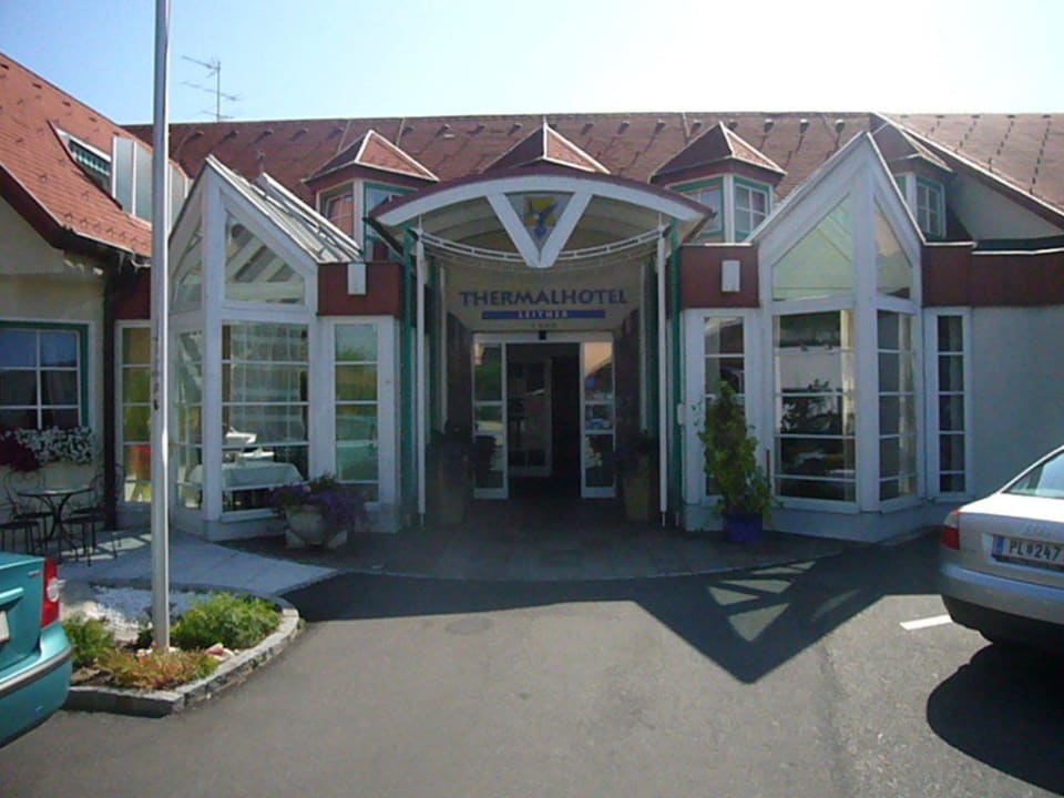 Hoteleingang Thermalhotel Leitner Loipersdorf