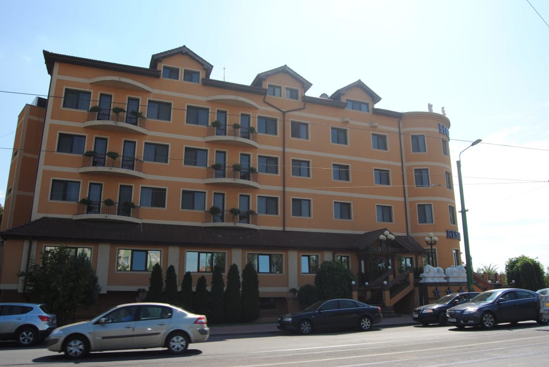 Von der Straße gesehen Hotel Coandi