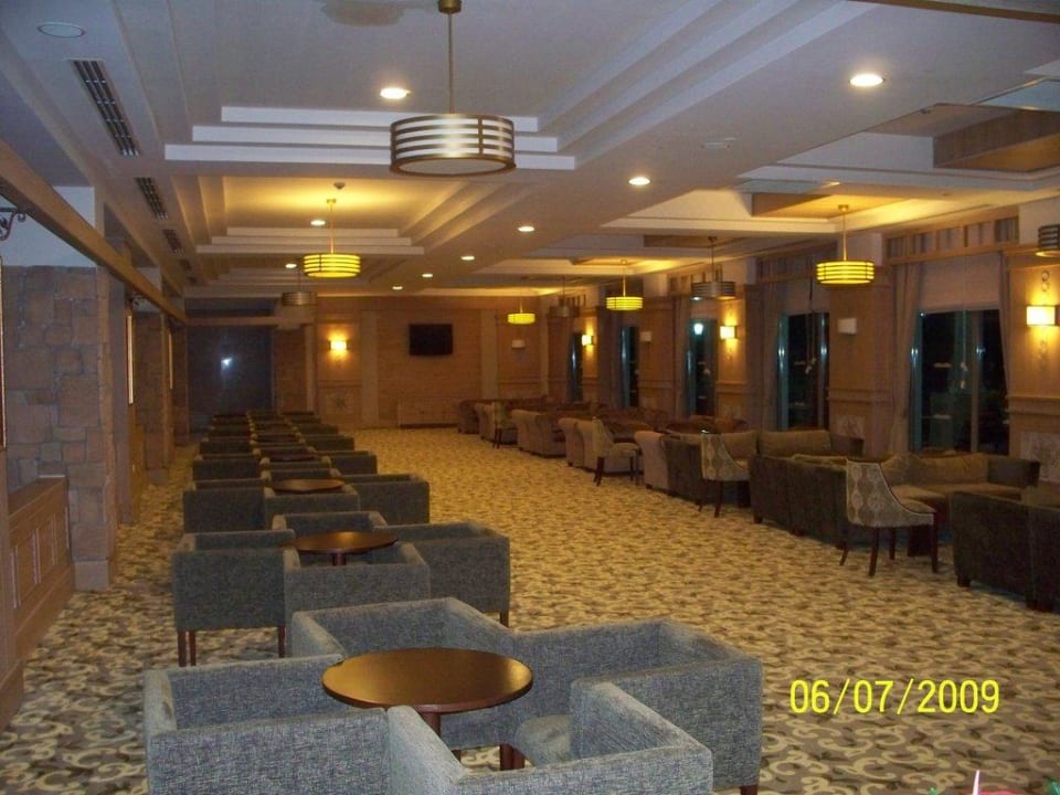 Lobby Bar Alba Queen Hotel