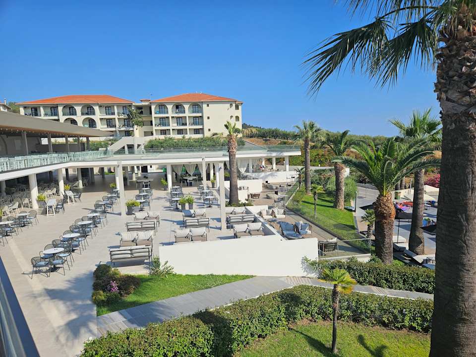 Außenansicht Akrathos Beach Hotel