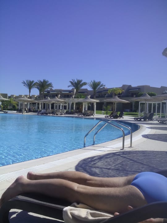 Blick über Pool Coral Sea Holiday Village