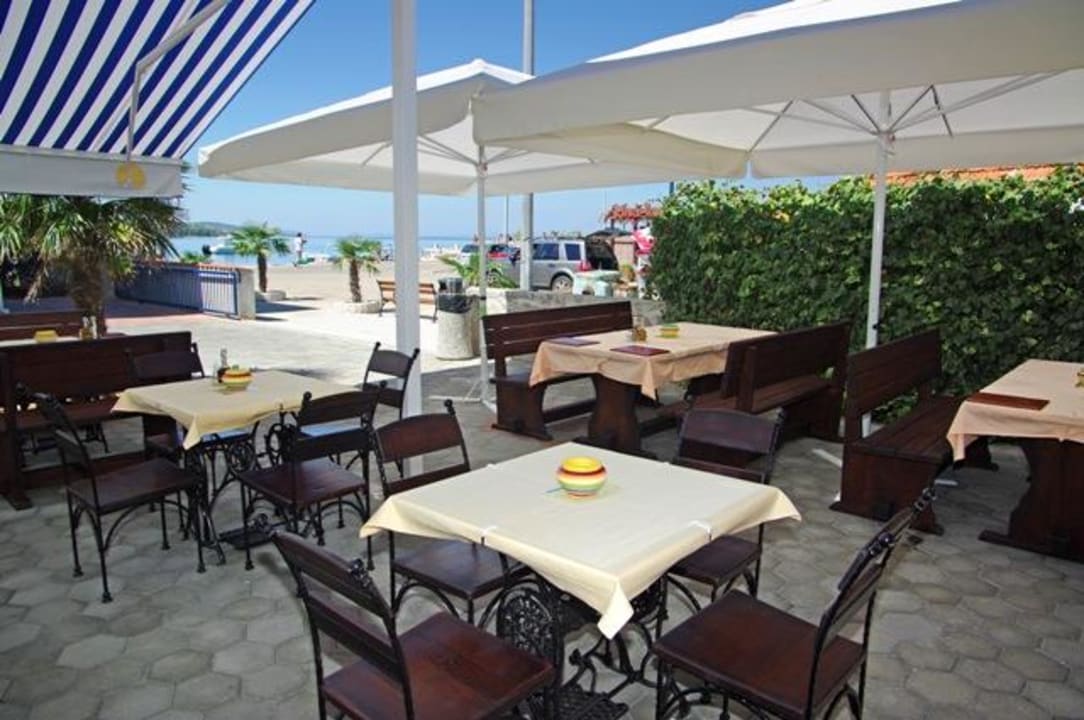 Restaurant's Terrace Apartments Gromela