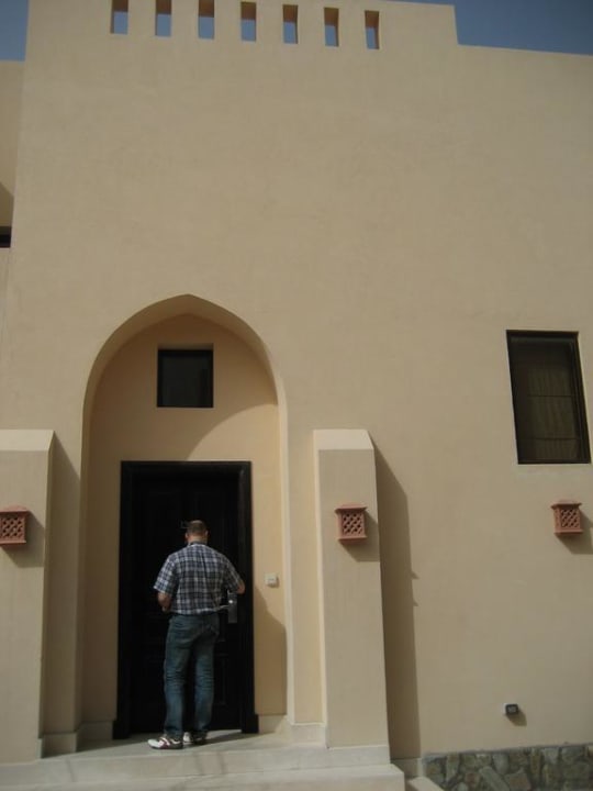Eingang in unsere Villa The Cove Rotana Resort