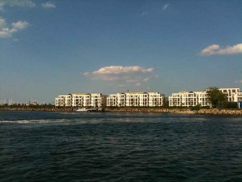 Blick von der Fähre Hotel Yachthafenresidenz Hohe Düne