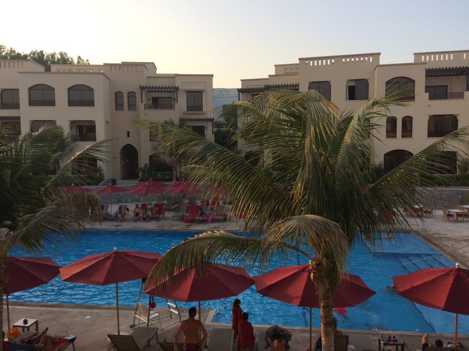 Pool The Cove Rotana Resort