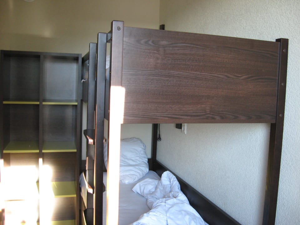 2 von 4 Betten MEININGER Hotel Berlin Hauptbahnhof