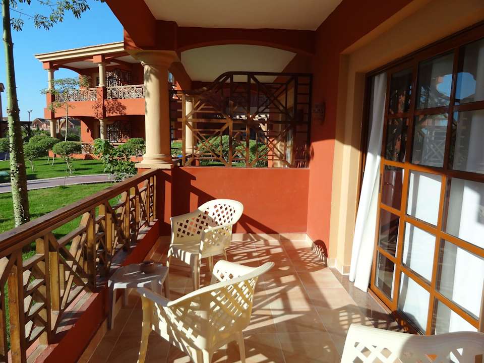 Veranda Pickalbatros Alf Leila Wa Leila Resort - Neverland Hurghada