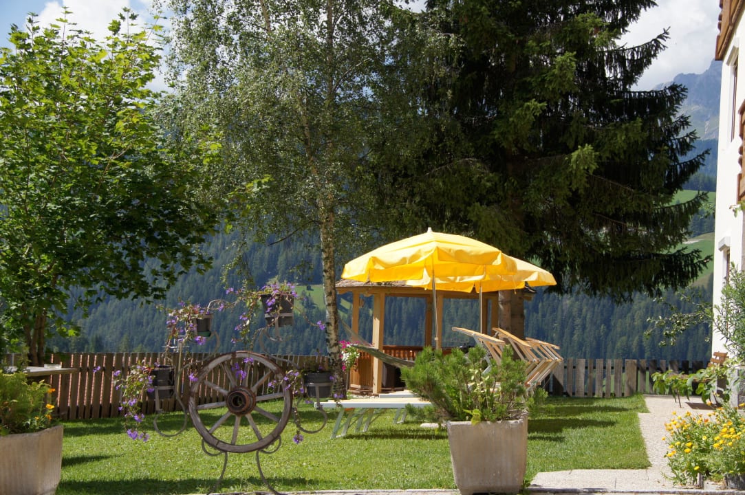 Unsere Liegewiese Hotel Chalet La Palsa