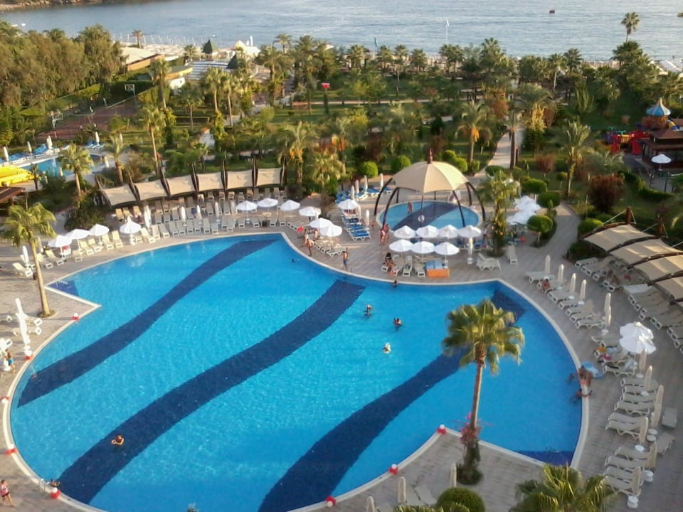 Ein Teil von der Poolanlage Saphir Resort & Spa