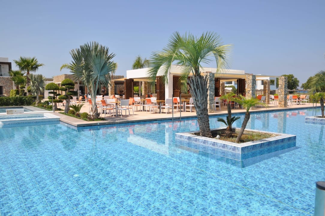 Pool mit Poolbar "Sole" TUI BLUE Palazzo del Mare
