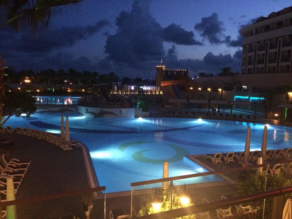 Pool bei Nacht  Aydinbey Kings Palace & Spa