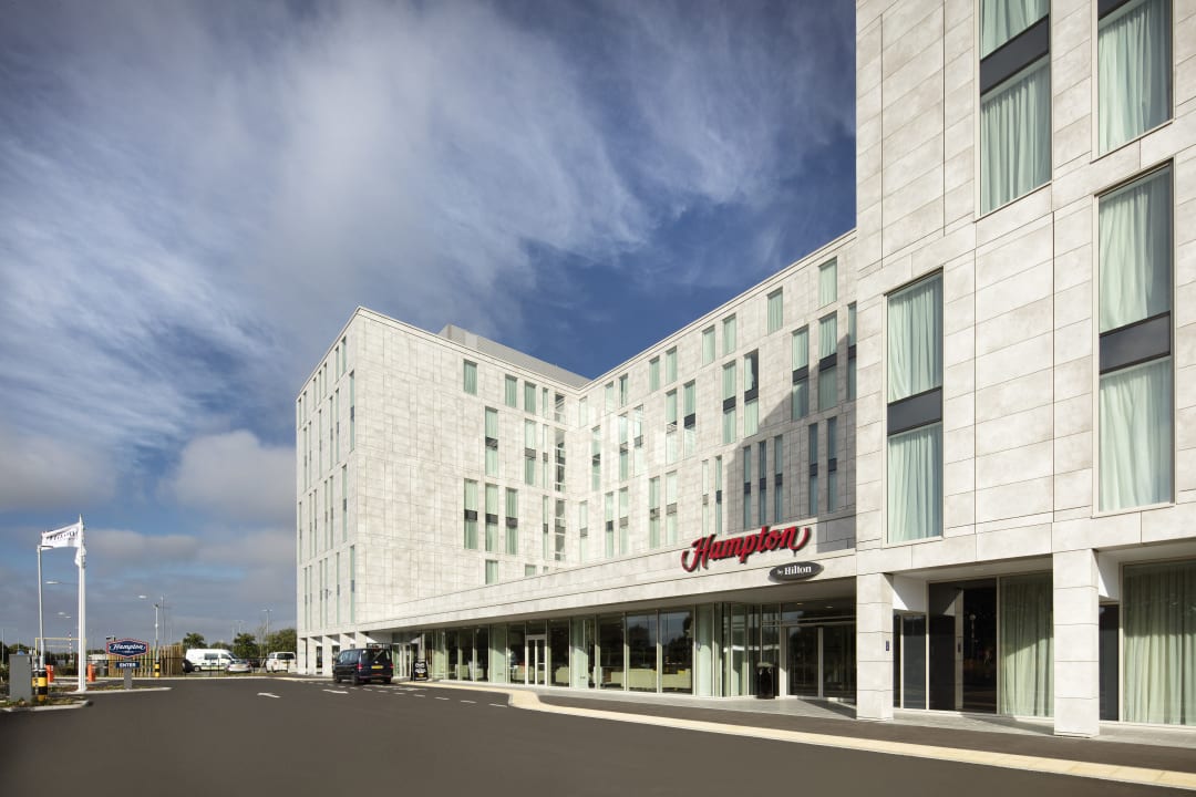 Außenansicht Hampton By Hilton London Stansted Airport