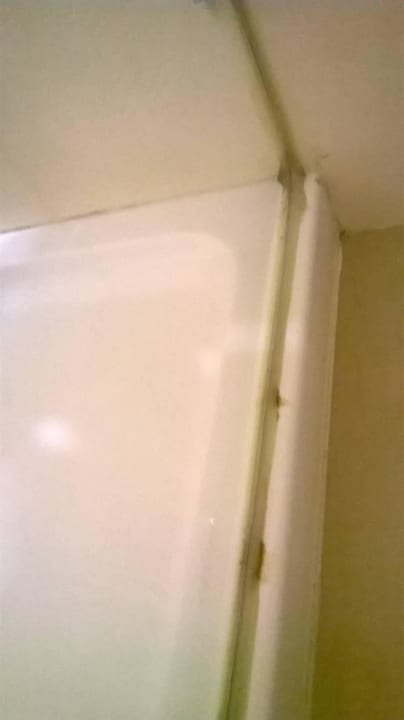 Duschabtrennung im Badezimmer Hotel Lido