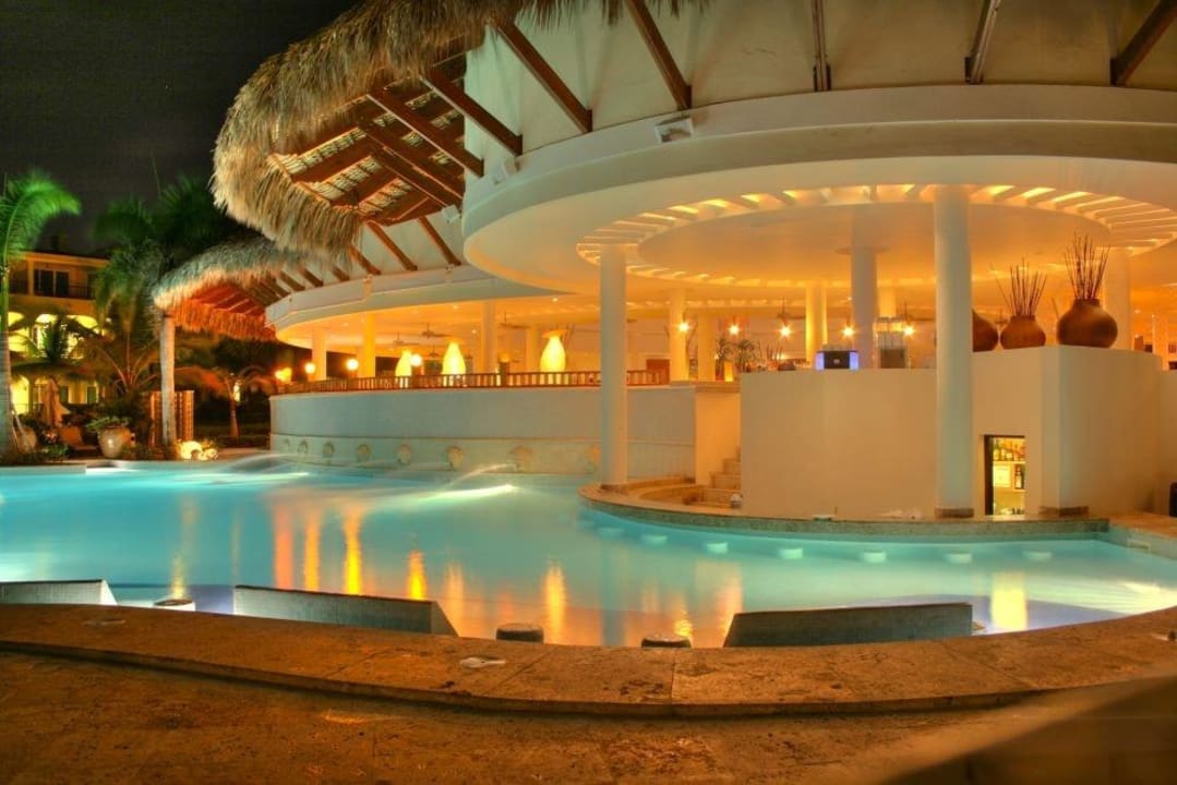 Poolbar bei Gabi Club Paradisus Punta Cana Resort (Im Umbau/Renovierung)