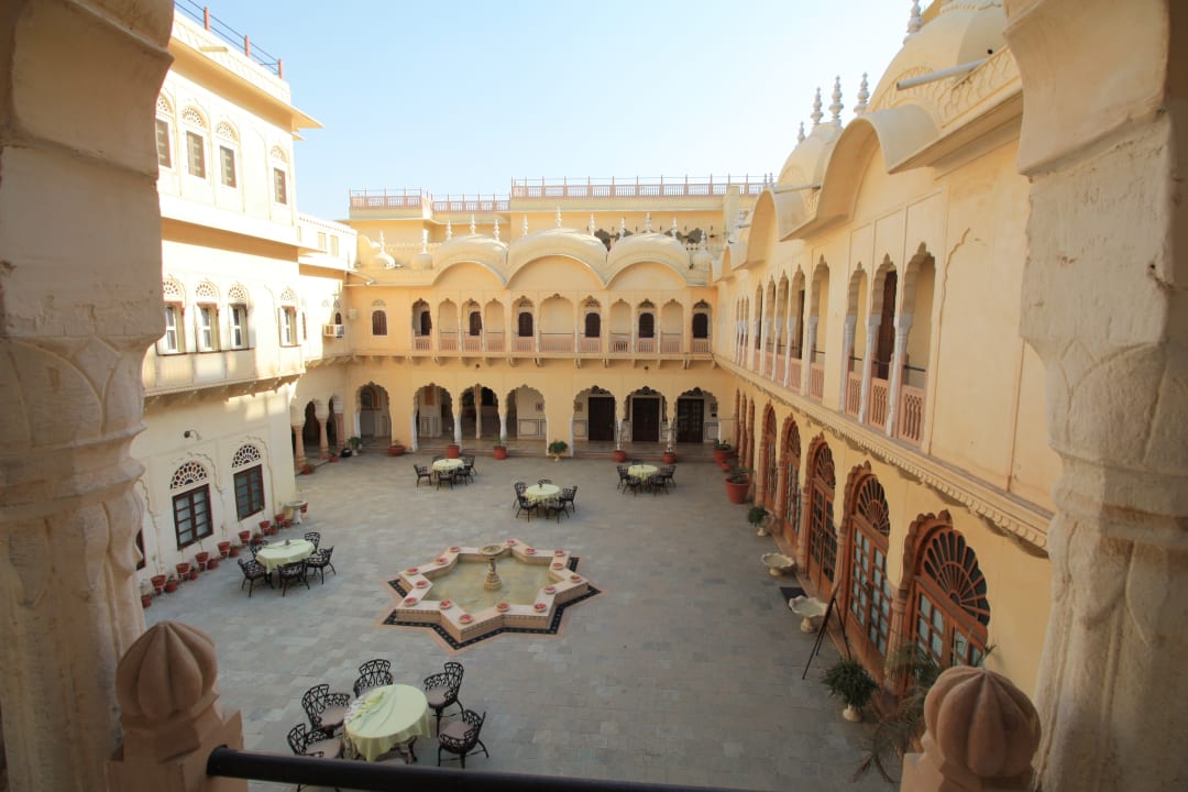 Zimmer Alsisar Mahal - A Heritage Hotel