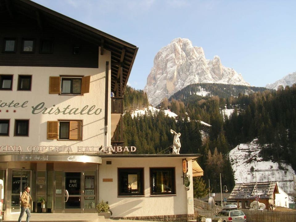 Hotel Cristallo mit Blick auf den Langkofel Hotel Cristallo