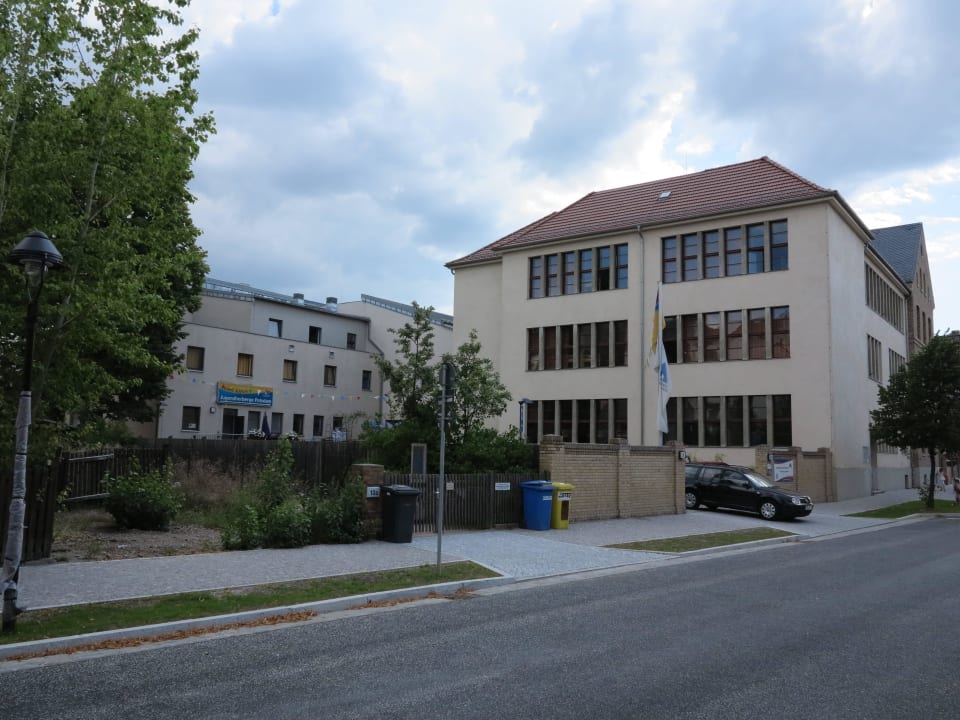 Blick von der Straße DJH Jugendherberge Potsdam