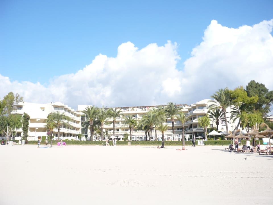 Blick vom Strand zum Hotel VIVA Golf - Adults only 18+