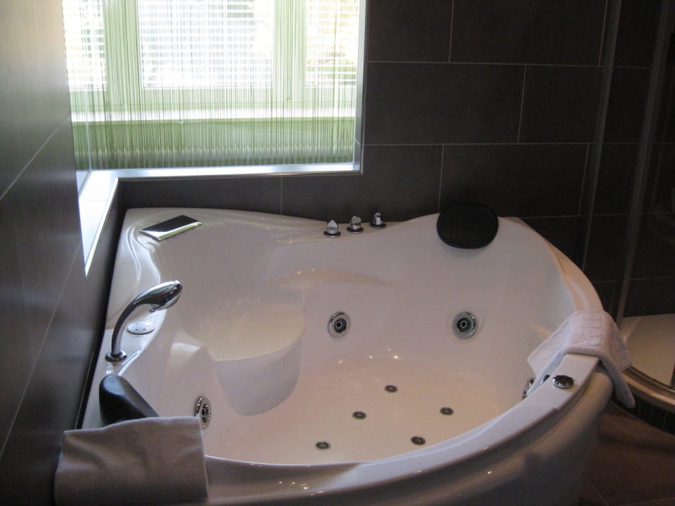 Whirlpool in der Junior Suite Gästehaus Pusswald