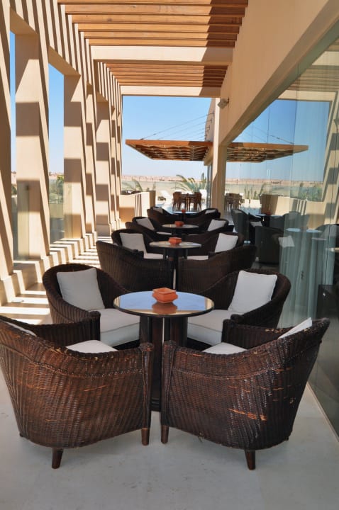 Vor der Bar Steigenberger Makadi Hotel - Adults only