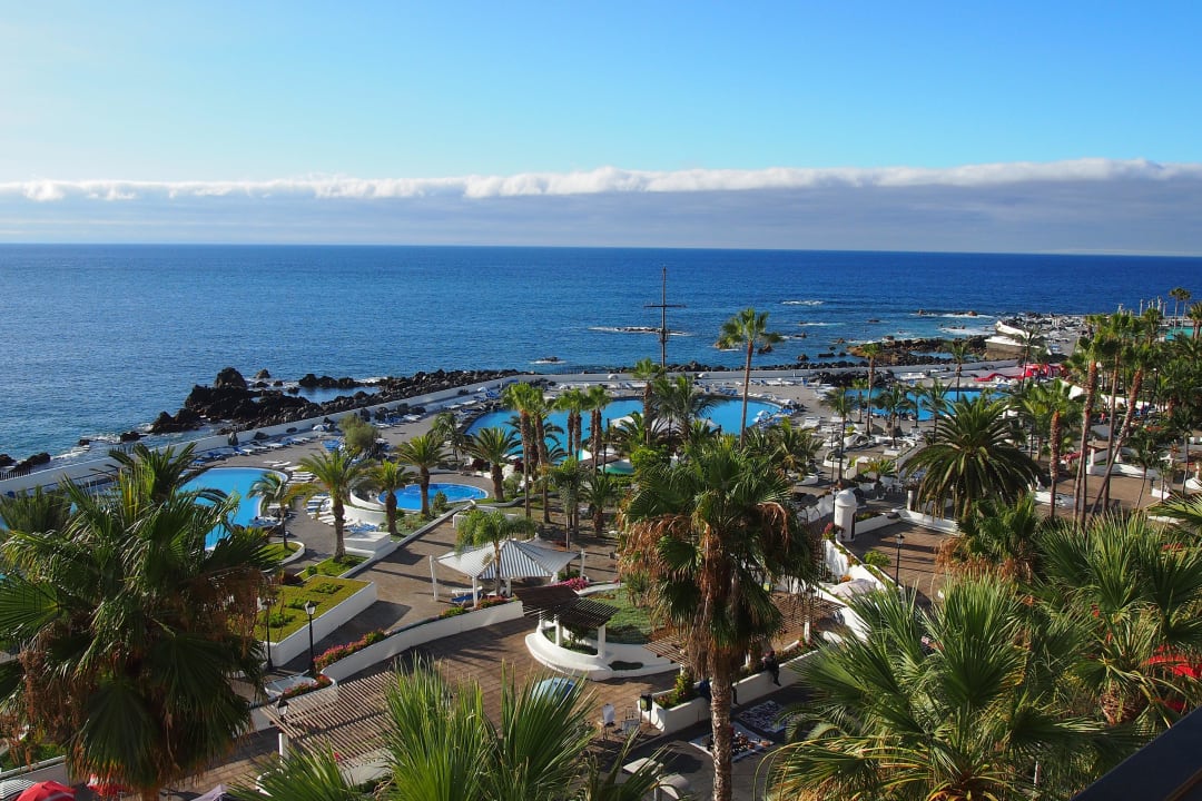 Blick vom Balkon über die Meerwasserschwimmbecken Hotel ValleMar