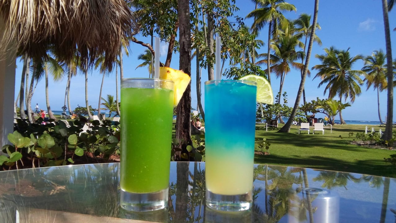 COOEE Essbereich mit Blick aufs Meer Wyndham Alltra Samana