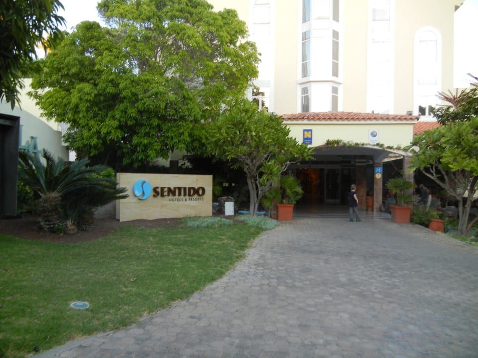 Der neue Sentido-Schriftzug R2 BUGANVILLA Hotel & Spa