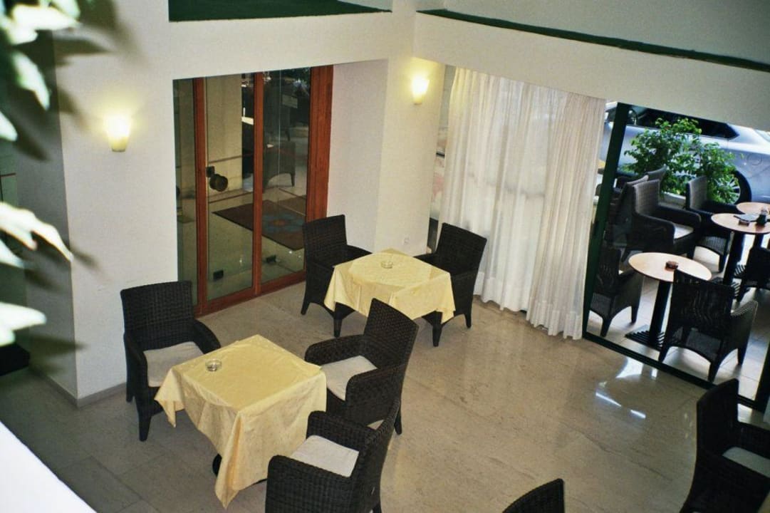 Lobby und Frühstücksplätze innen Hotel City Center