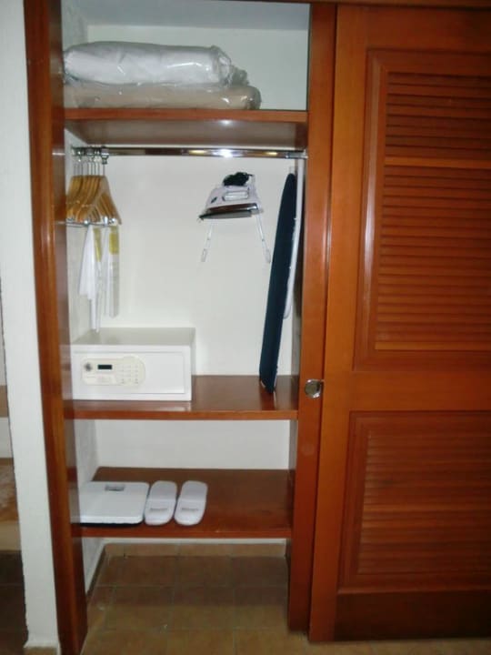 Kleiderschrank Barceló Maya Beach