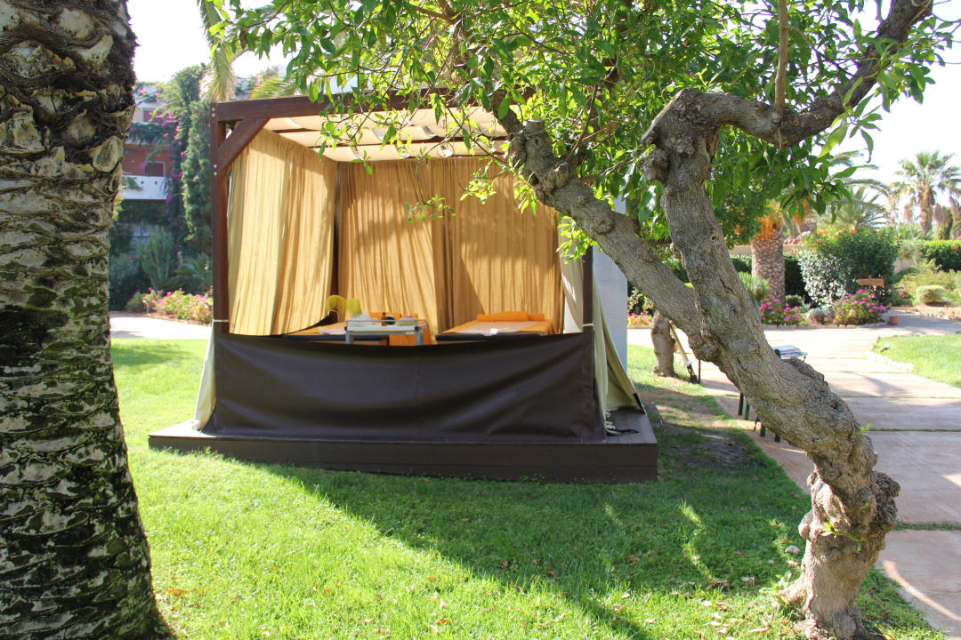 SPA w ogrodzie hotelowym Anissa Beach & Village