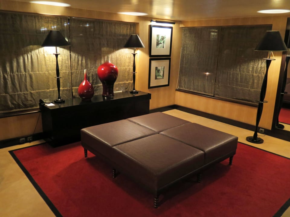 Etagenflur vor dem Fahrstuhl Hotel Sofitel Lisbon Liberdade