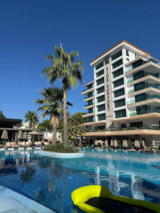Pool Side Sunport Hotel & Spa