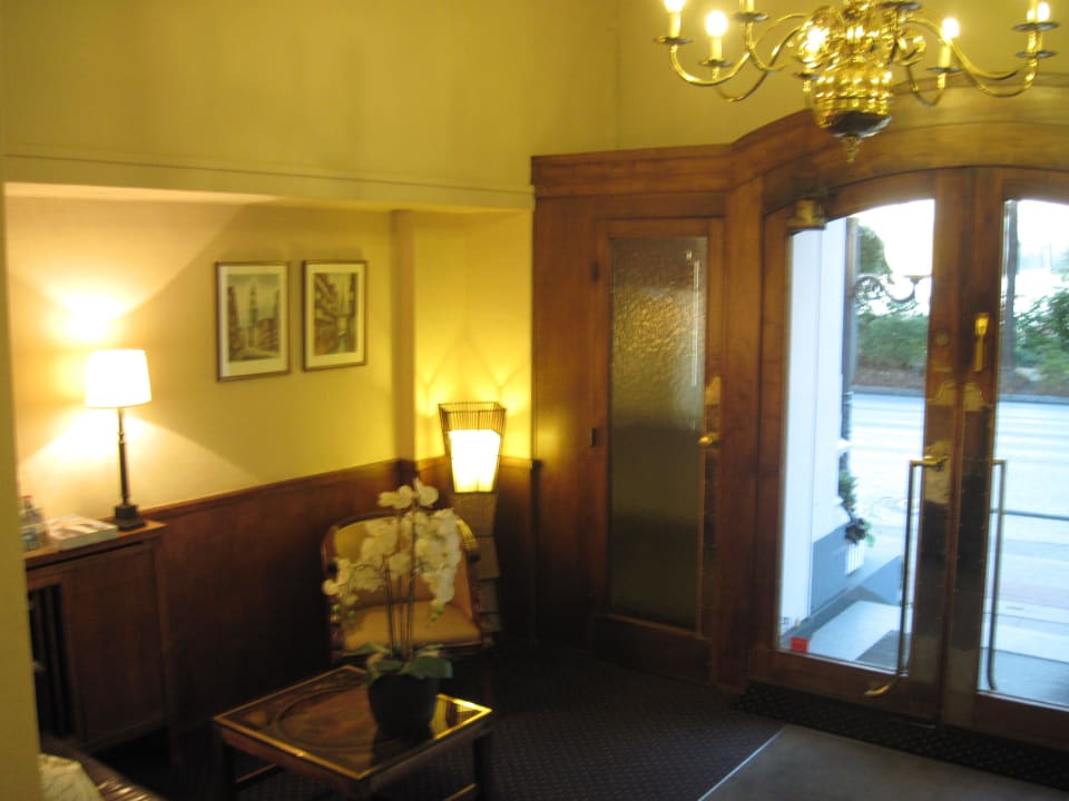 Eingangsbereich Relexa Hotel Bellevue Hamburg