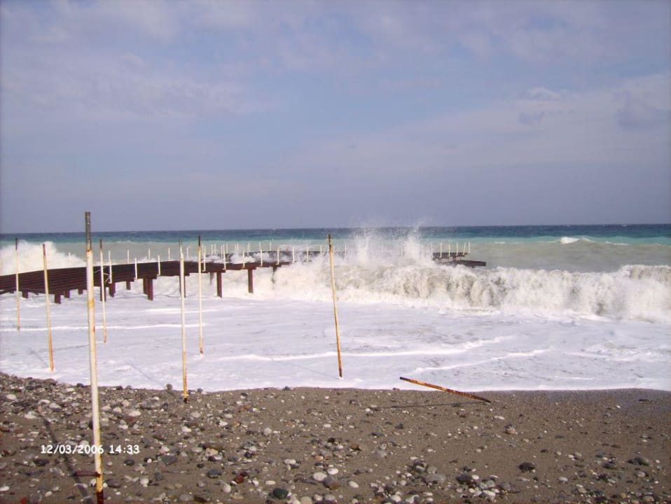 aufgewühltes Meer Akka Alinda Hotel