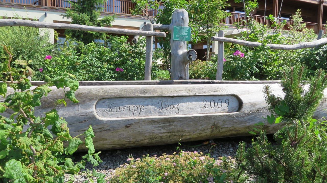 Herrliche Außenanlage Hotel Chalet Mirabell