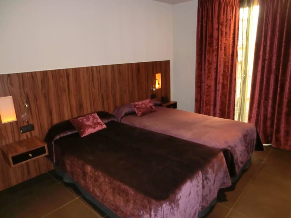 Twin room Hotel California