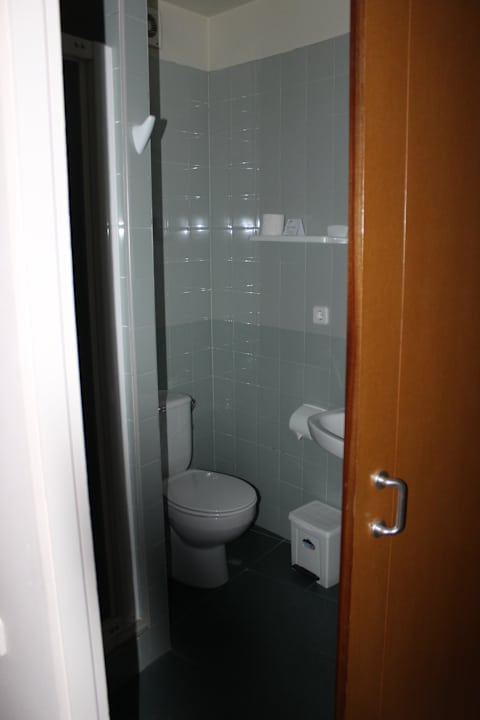 Blick ins Badezimmer Hotel Residència d'Investigadors