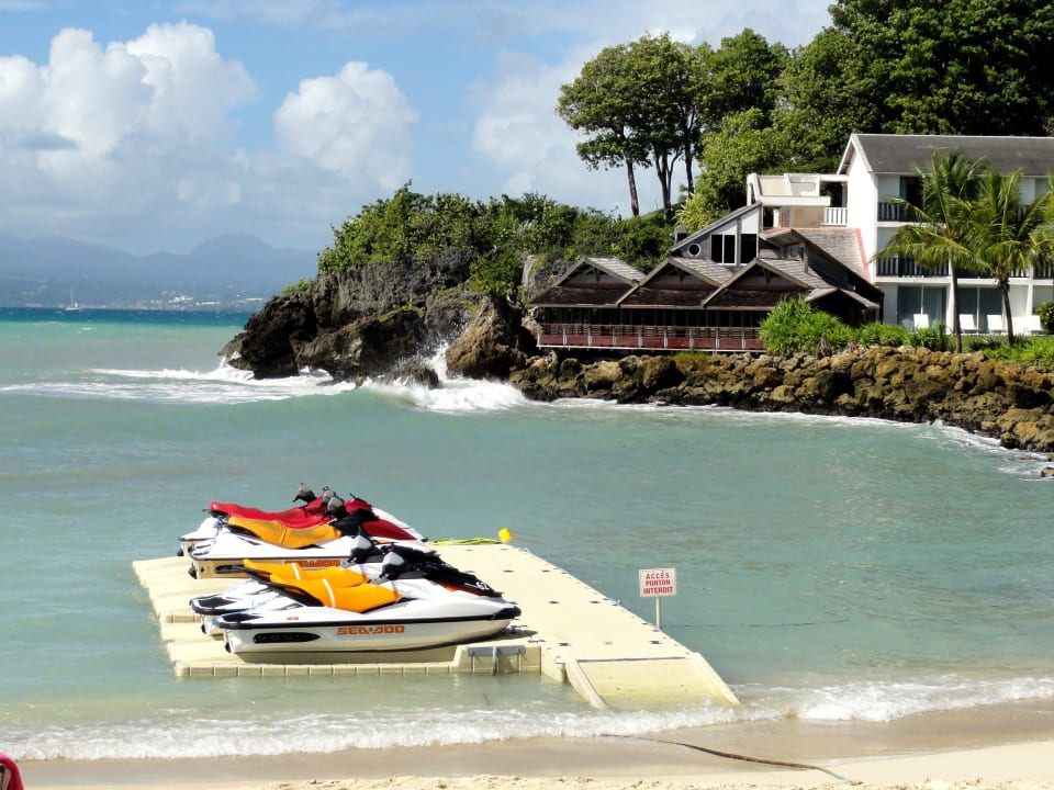 Jet-Skis am Hotelstrand La Creole Beach Hotel & Spa