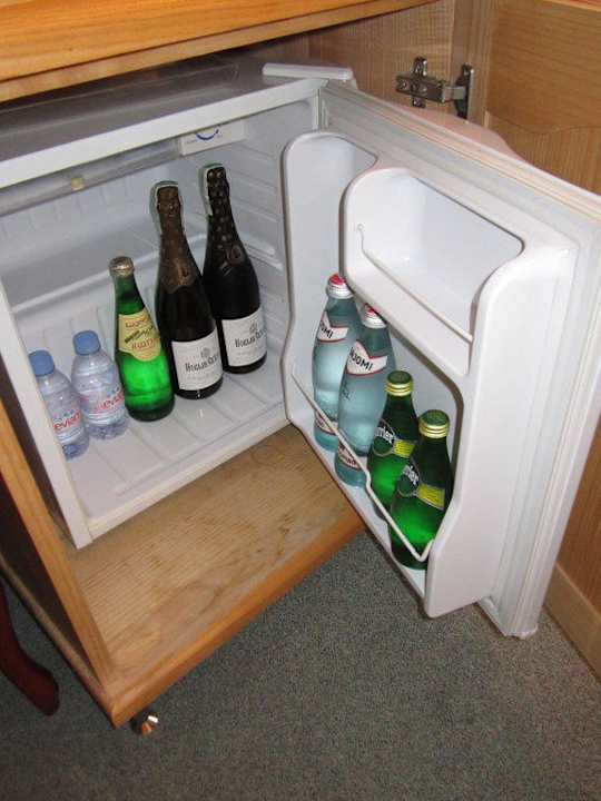 Minibar im Schreibtisch Hotel Prinz Golitsyn