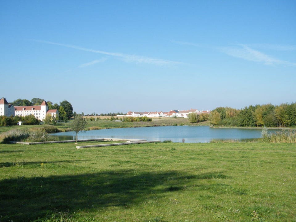 Der See, zu dem es keine Aussicht gibt Campanile Val de France