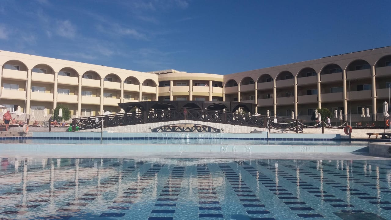 Poolanlage Mythos Hotel Kalithea Horizon Royal