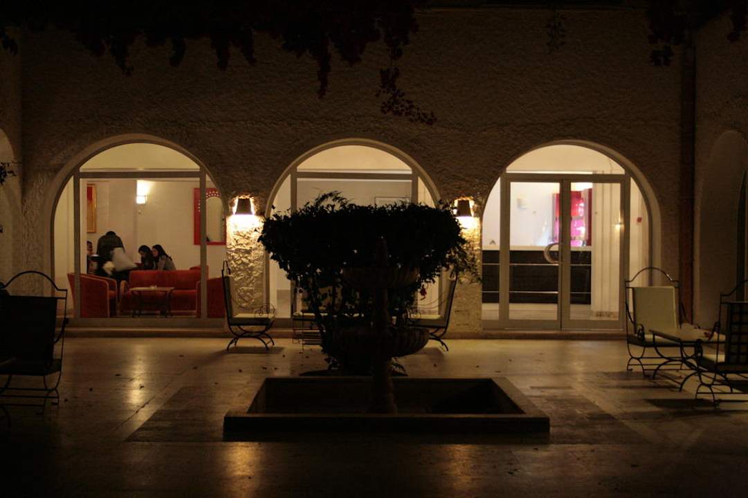 Cour intérieure  Movie Gate Miramar
