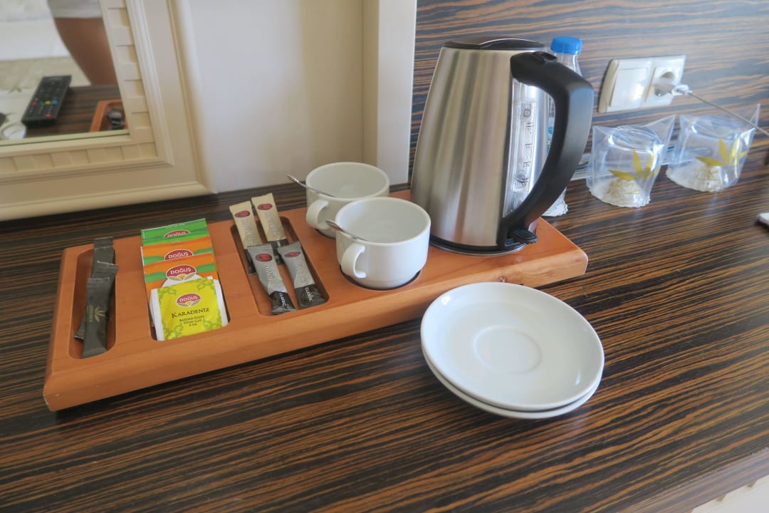 Tee-/Kaffeebar im Zimmer Aydinbey Kings Palace & Spa