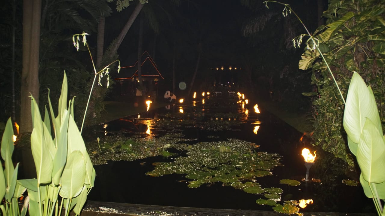 Teich mit Fackeln Anantara Bophut Koh Samui Resort