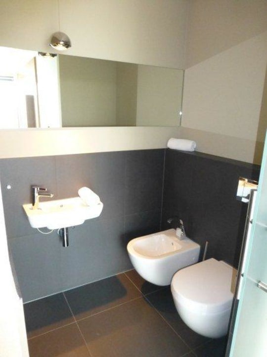Toilette separat Van der Valk Hotel Düsseldorf