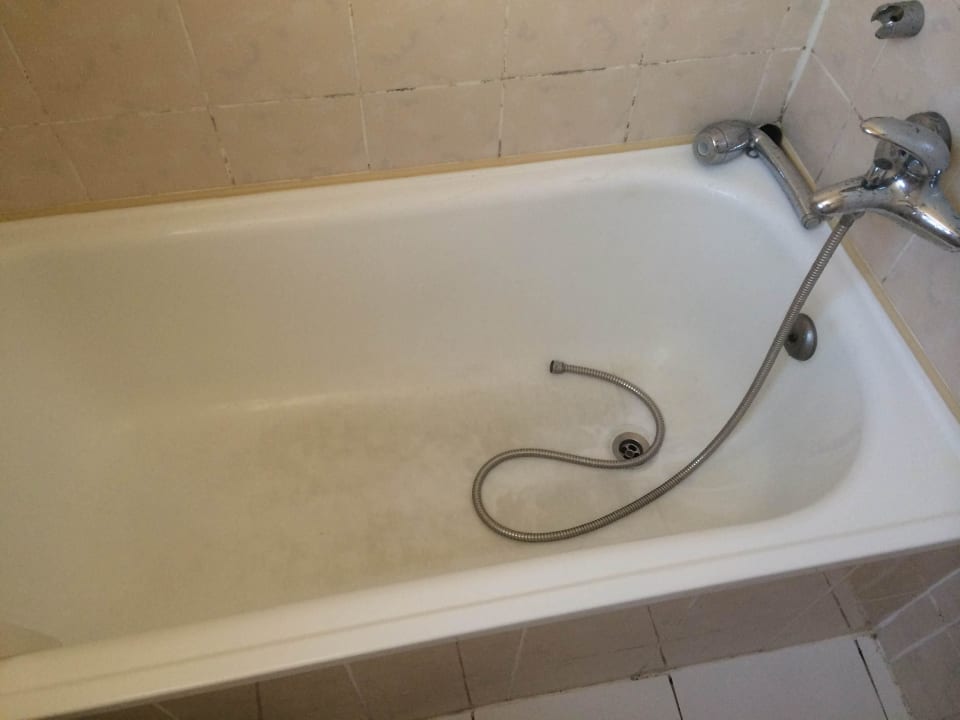 Broken showerhead (2nd day) Best Western Hotel Dom Bernardo