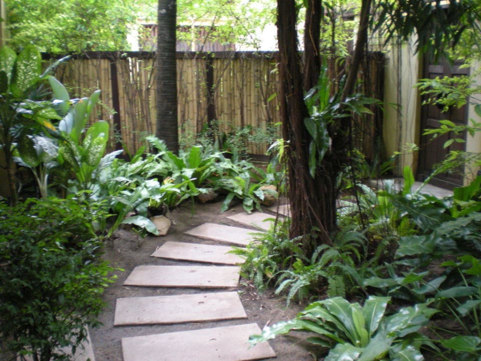 Private Gartenanlage zur Pool-Villa Buri Rasa Village Samui Adults Only Resort