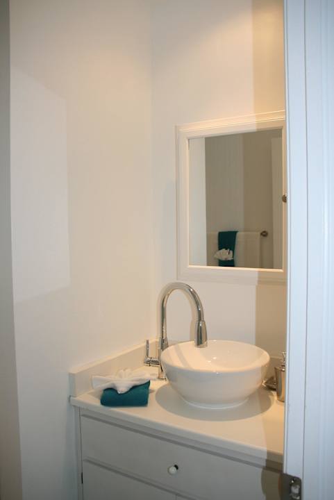 Badezimmer II von II - neu renoviert. LED-Regenwald Loft-Stil Villa The Illoura