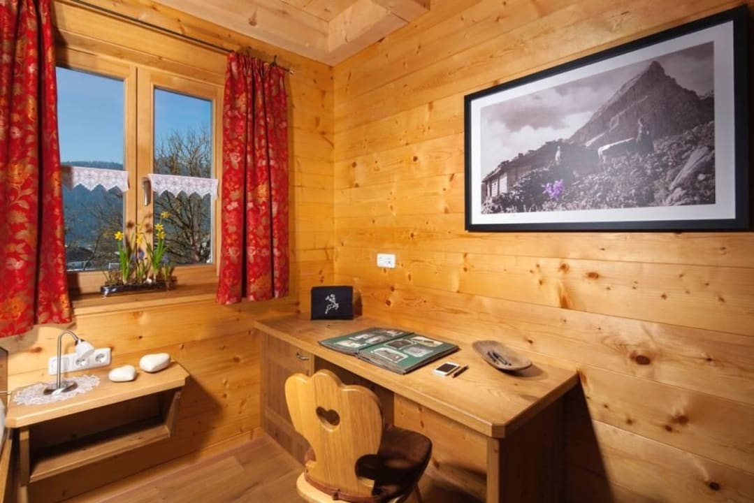 Schreibtisch mit Ausblick Ferienwohnung Oberreitlehen