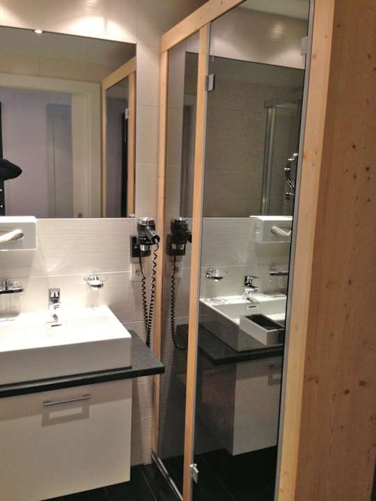 Bad mit Infrarotkabine Apartment Ischglliving